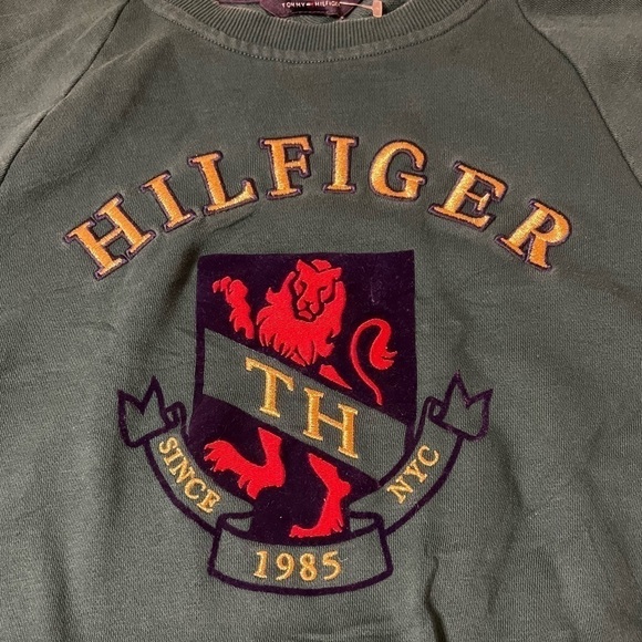 Tommy Hilfiger vintage look campus style classic crew neck crested embroidered - Picture 3 of 6